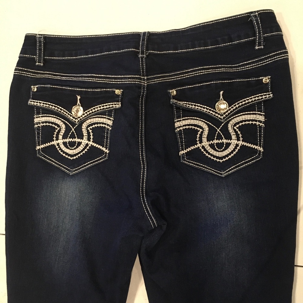 Revolt Capris - size 12